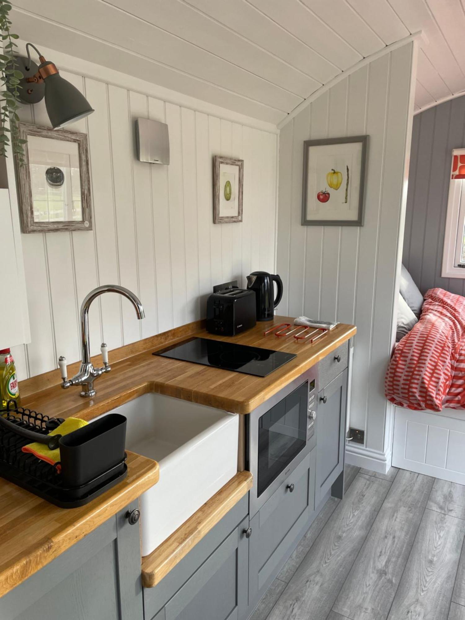 The Shepherd'S Hut Mixbury Exterior foto