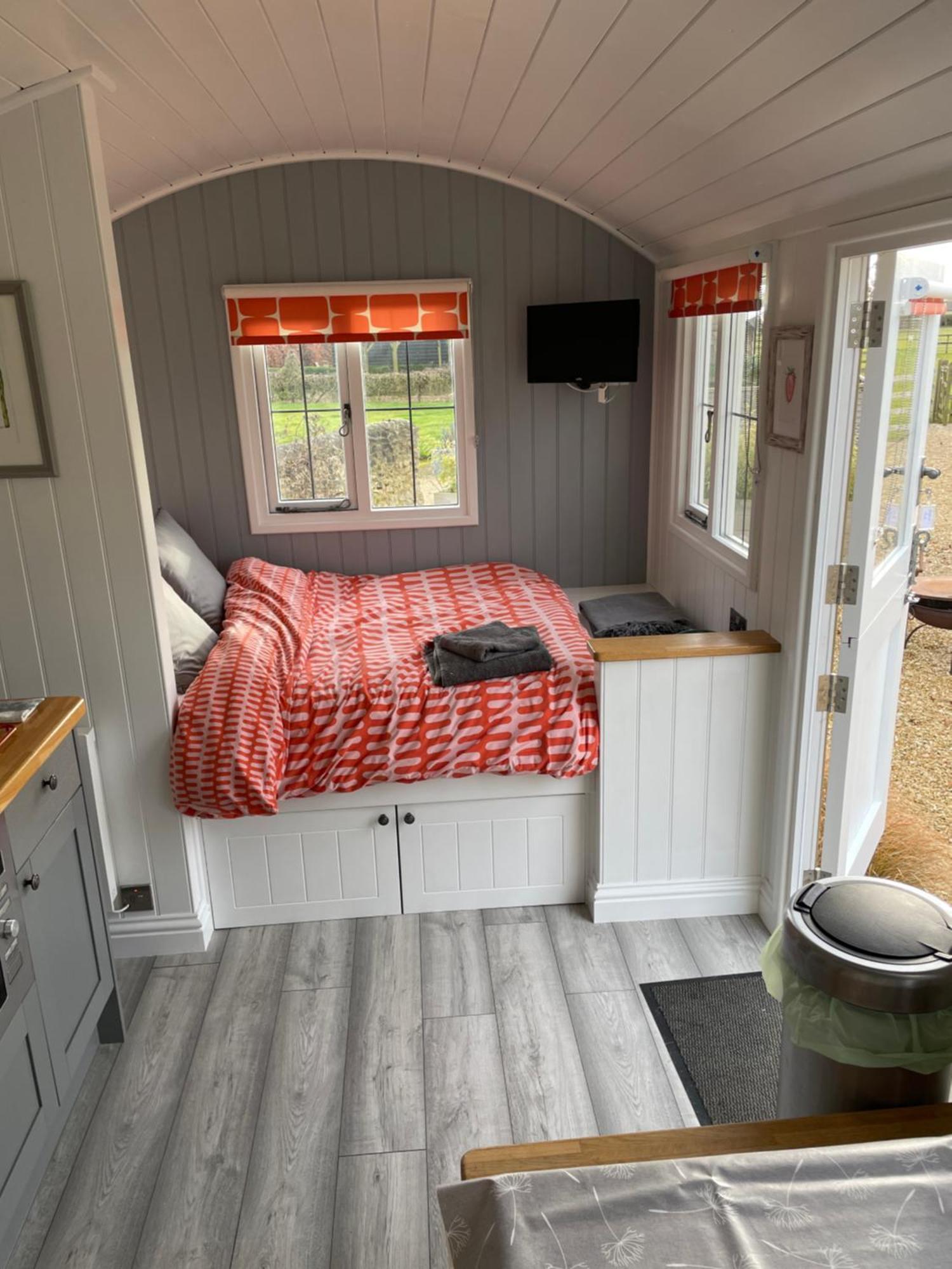 The Shepherd'S Hut Mixbury Exterior foto