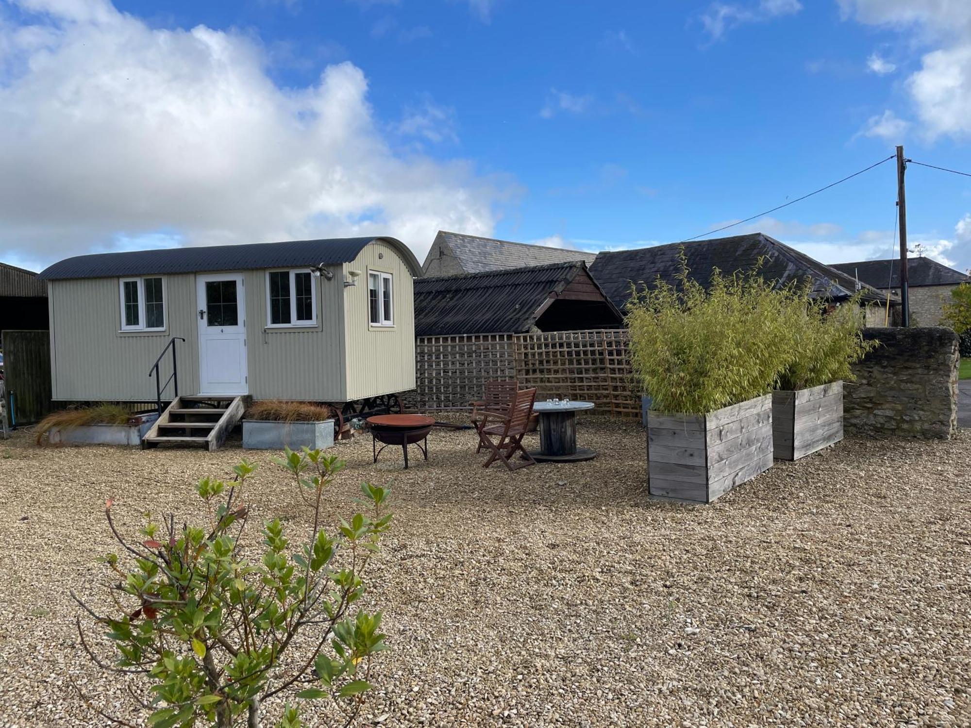 The Shepherd'S Hut Mixbury Exterior foto